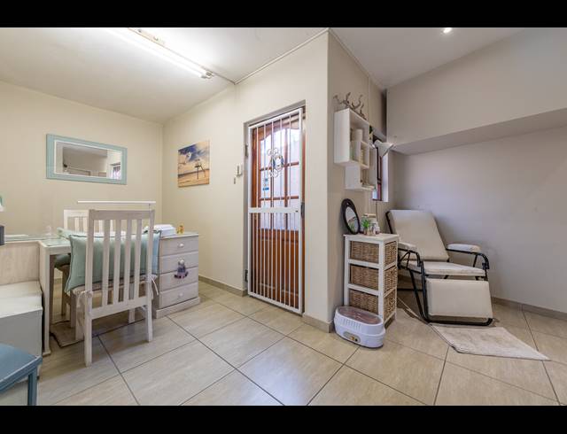 465M² BUILDING FOR SALE IN GLENVISTA